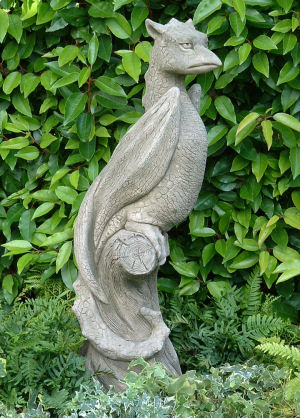 Wyvern: bird-like dragon statue for the garden
